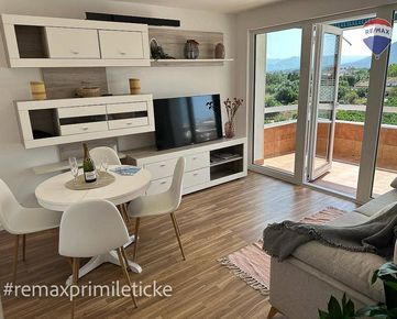 Novo zrekonštruovaný 2-spálňový byt v LES MARINES/LAS MARINAS