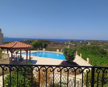 Dům s bazénem, krásnou zahradou a výhledem na moře, Kréta, Řecko