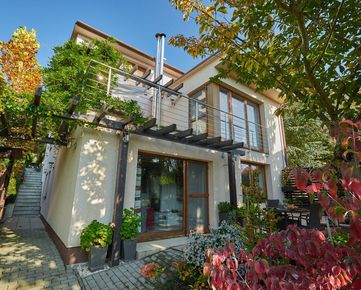 Na predaj krásny 7-izb.dom na slnečnom pozemku v Stupave