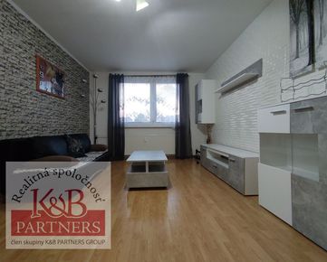Ponúkame Vám na predaj pekný 2-izbový byt v Trenčíne, časť Juh, na ulici Halalovka