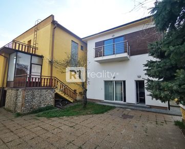 Rodinný dom s pekným pozemkom 800 m2 / Moravany nad Váhom