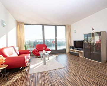 <p>HERRYS - Na prenájom priestranný 2 izbový byt s výhľadom na Dunaj s parkovacím miestom</p>