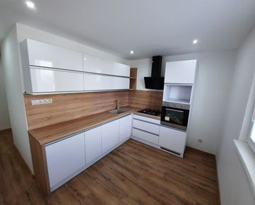 NOVINKA 2022 !!! 2 izbový byt po kompletnej prerábke s balkónom 60 m2