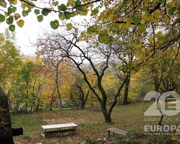 Pozemok pod lesom a možnosť stavby pre indiv. rekreáciu krásne prostredie Dúbravka - predaj