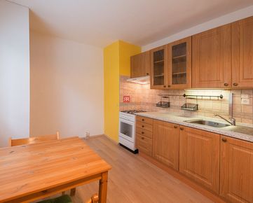 HERRYS - Na predaj priestranný čiastočne zrekonštruovaný 1-izbový byt v Lamači