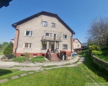 Veľký rodinný dom obklopený zeleňou na okraji Ružomberka v obci Likavka