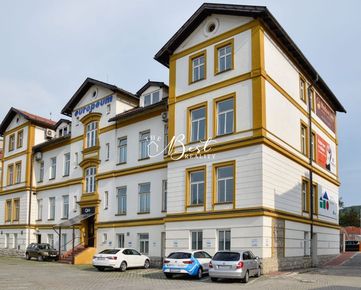 Historická administratívna budova v centre Trenčína na predaj