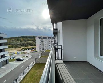 Novoročná akcia - znížené nájomné na prvé 3 mesiace: 2i byt s balkónom, 66 m2 + parkovacie státie, ul. Halalovka / Juh II