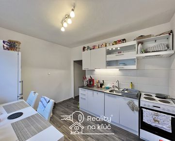 Na predaj veľký 2-izbový byt na Podzámskej ulici v Nových Zámkoch
