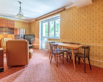 Ponúkame na predaj priestranný 3. izbový byt vo vyhľadávanej lokalite v centre mesta Pezinok, Záhradná ul.