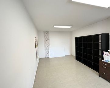 NA PRENÁJOM: Klimatizovaná kancelária 60 m2 so sociálnym zázemím na Hospodárskej ulici