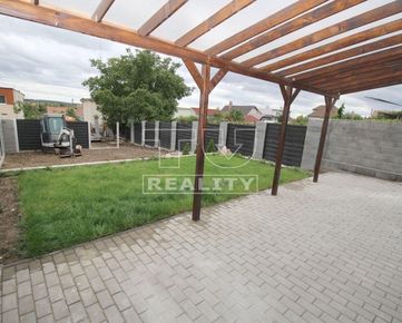 Skolaudovaná novostavba rodinného domu, pozemok 304 m2, Horné Orešany, okr. Trnava