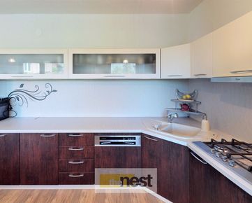 Krásny moderne zrekonštruovaný 5 izbový rodinný dom s letnou kuchyňou, garážou a altánkom 1430 m2