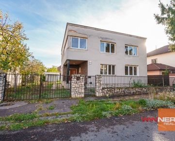 Exkluzívne Vám ponúkame na predaj poschodový rodinný dom  na Ulici Slovenskej republiky Rád v Lučenci.