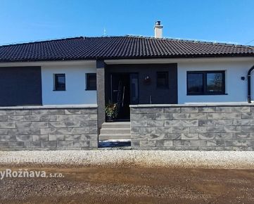 Novostavba rodinného domu typu bungalov v Joviciach
