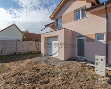 NA PREDAJ 5-izbový rodinný dom s garážou vo výstavbe v obci Vysoká pri Morave