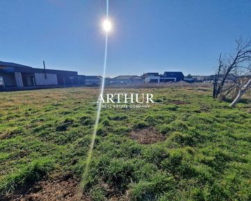 ARTHUR - Investičná príležitosť pre staviteľov - veľký stavebný pozemok v Trnave, 1018 m2