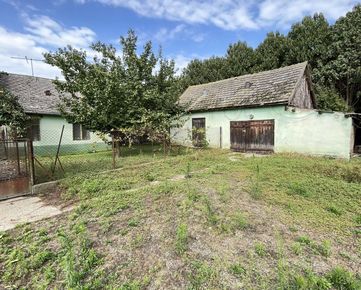Reality KOMPLEX s.r.o. Vám ponúka na predaj záhradkársku chatu na samote v obci Čalovec 12 km od mesta Komárno!!!