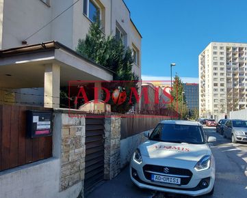 ADOMIS - Prenájom priestorov 60m2 - recepcia (chodba), šatňa, TOP lokalita, Košice, Zlatá ul. - 1min pešo od Auparku