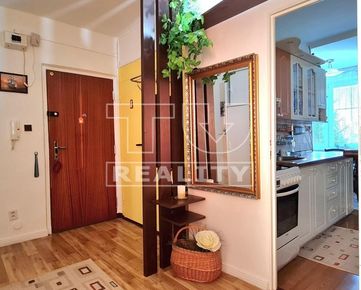 TUreality ponúka na predaj 3 izbový byt v okresnom meste Žiar nad Hronom, 77 m2