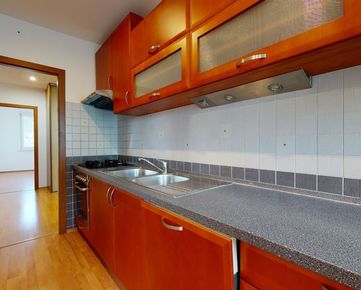 Predaj slnečný 3- izbový byt s nadštandardnou výmerou 81 m2, na Hospodárskej ulici v Trnave