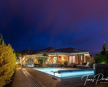 Na predaj mimoriadny rodinný dom | 285 m² | nádherný pozemok | bazén | vírivka | sauny | výťah | Bratislava - Rača