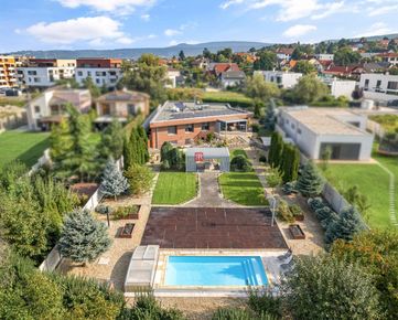 HERRYS - Na predaj nadštandardná rodinná vila s krásnou záhradou a bazénom