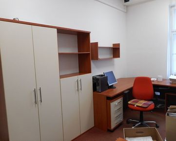 Ponúkame na prenájom rekonštruovanú kanceláriu, 16 m2, Palackého ul.