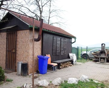 Záhradná chatka v Trenčíne časť Pod Sekerou s 302 m2 pozemkom