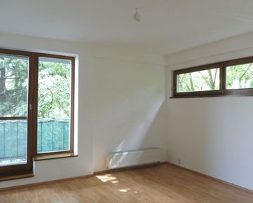 Na predaj tehlový 3-izbový byt, 96 m2 + park. miesto, Obrody, Terasa, Košice II