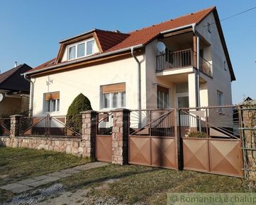 Dvojgeneračný 7 izbový rodinný dom v Trstíne na predaj