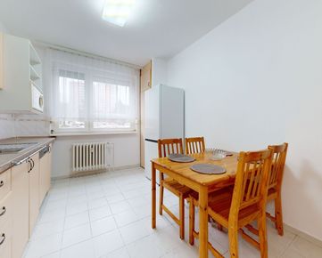 PRENÁJOM - Priestranný 3 izbový byt s balkónom a šatníkom v Karlovej Vsi , ul. Beniakova