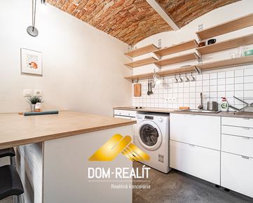 DOM-REALÍT ponúka 1 izbový apartmán v centre mesta Bratislava- Staré  Mesto