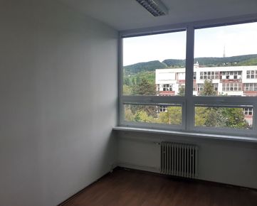 Prenájom kancelárie 30 m2 v Bratislave  -Novom meste na Račianskej ul.
