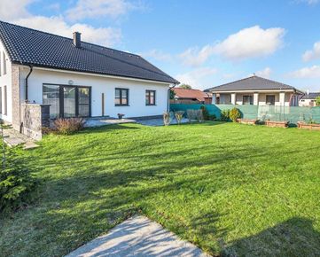 NOVOSTAVBA: Detailne prepracovaný dvojpodlažný rodinný dom , Vysoká pri Morave