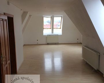 Ponúkame Vám na prenájom kancelárske priestory v centre Trenčína o rozlohe 64 m2.