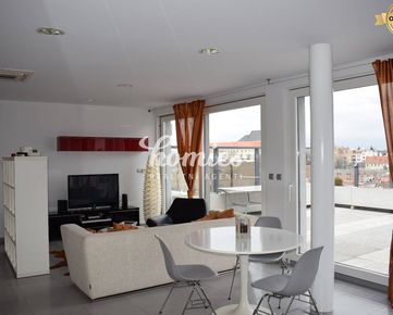 PRENÁJOM luxusný klimatizovaný apartmán  s terasou - centrum Nitra