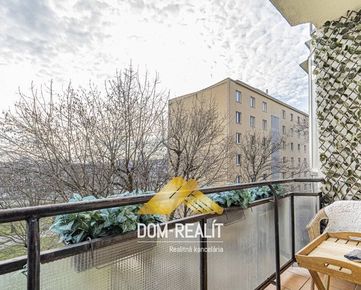 DOM-REALÍT ponúka príjemný  2,5 izbový byt na Martinčekovej ulici