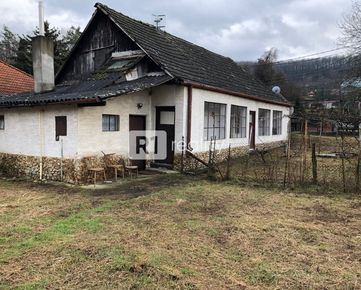 Starý rodinný dom s veľkým pozemkom výmery 1 505 m2, intravilán obce Sokolovce, okres Piešťany