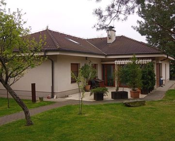 Pripravujeme opakovanú dražbu rodinného domu s veľkým pozemkov v Bratislave - k.ú. Nové Mesto - ZNÍŽENÁ CENA