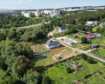 Pozemok (748 m2) s vydaným stavebným povolením, na sídlisku KVP, Čičky - Majer.