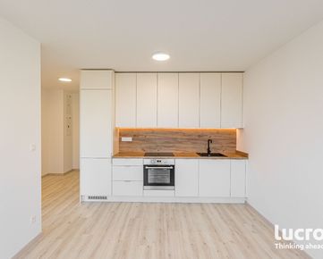 Ponúkame Vám na predaj  krásny 2 izbový apartmán (A511) ktorého súčasťou je aj dizajnová kuchyňa na mieru