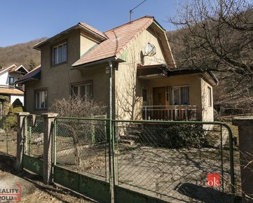 Ponúkame na predaj rodinný dom v pôvodnom stave Banská Bystrica-Jakub,plocha pozemku 1975m2