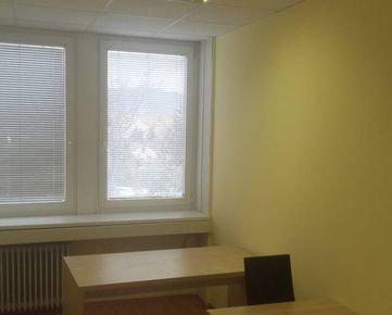 Klimatizovaná kancelária 22,3 m2 pri POLUS-e na Pluhovej ul.
