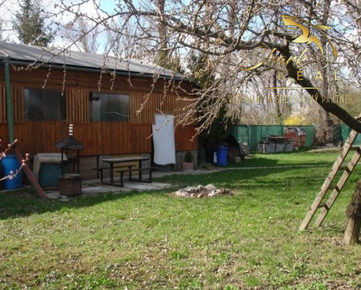 Exkluzívny rekreačný pozemok s obytným domom v Seredi