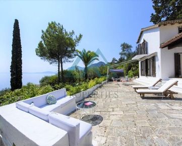 Nádherná vila s panoramatickým výhľadom na more, 83m od mora, ostrov Corfu, Grécko