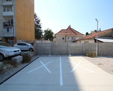 Parkovacie státia - Športová ulica - Nové Mesto nad Váhom