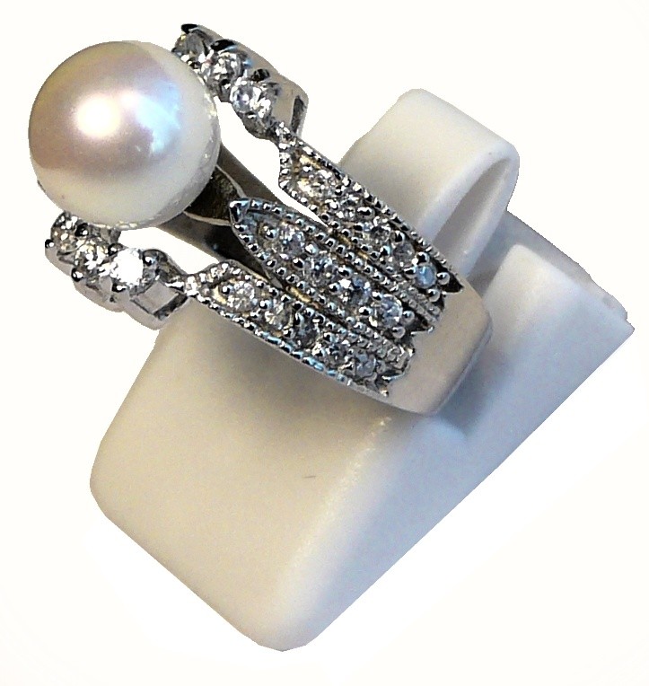 Veľký strieborný prsteň s perlou