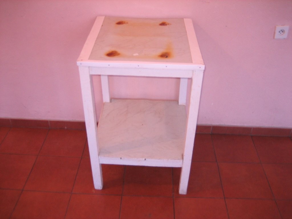 Stôl drevený s úložným priestorom