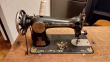 Historický šijací stroj SINGER